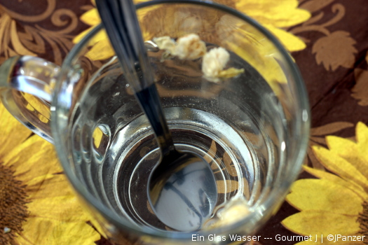 Ein Glas Wasser (Jasmin und Blüten) — Gourmet