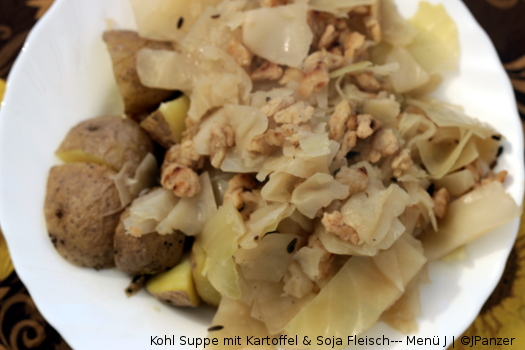 Kohl Suppe mit Kartoffel & Soja Fleisch — Menü