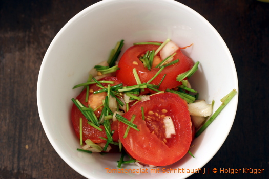 Tomatensalat mit Schnittlauch