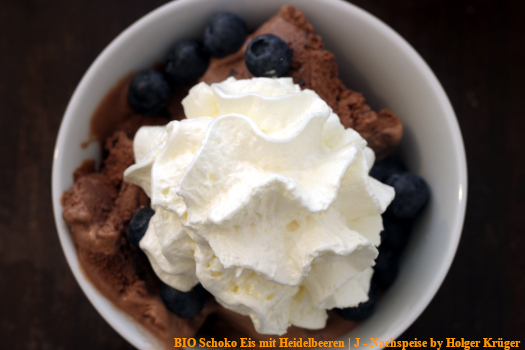 BIO Schoko Eis mit Heidelbeeren | J – Nachspeise