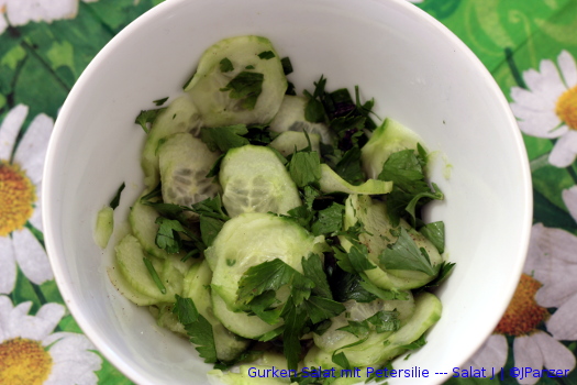 Gurken Salat mit Petersilie — Salat