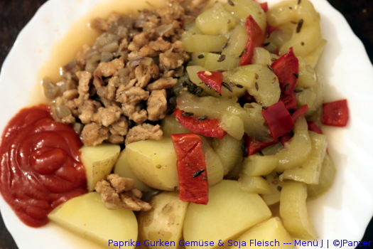 Paprika Gurken Gemüse & Soja Fleisch — Menü