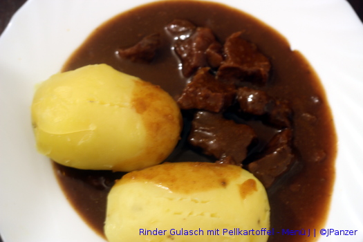 Rinder Gulasch mit Pellkartoffel – Menü